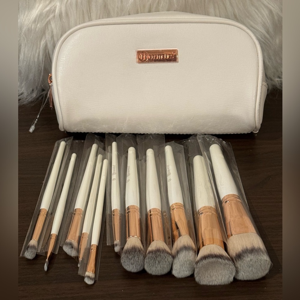 White Cosmetic Bag with Brush Set